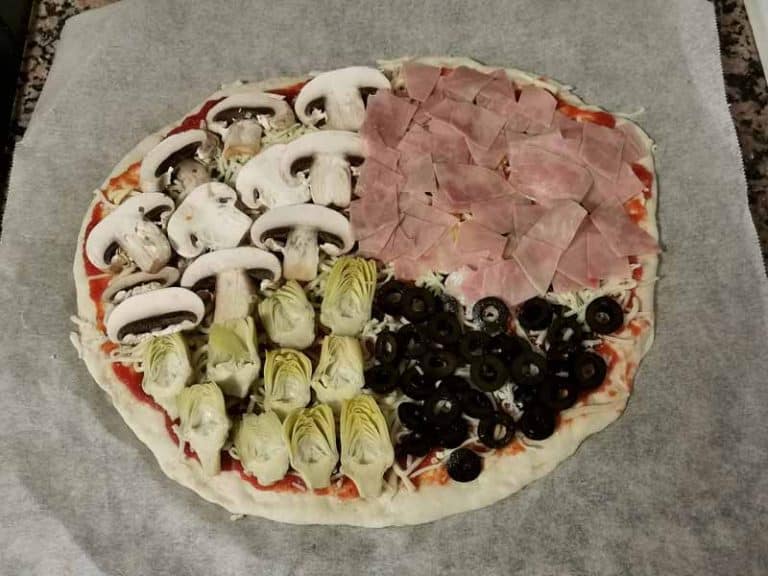 Pizza con ingredientes