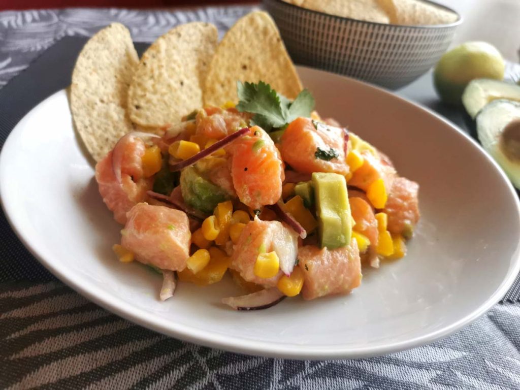 Ceviche de salmón y aguacate