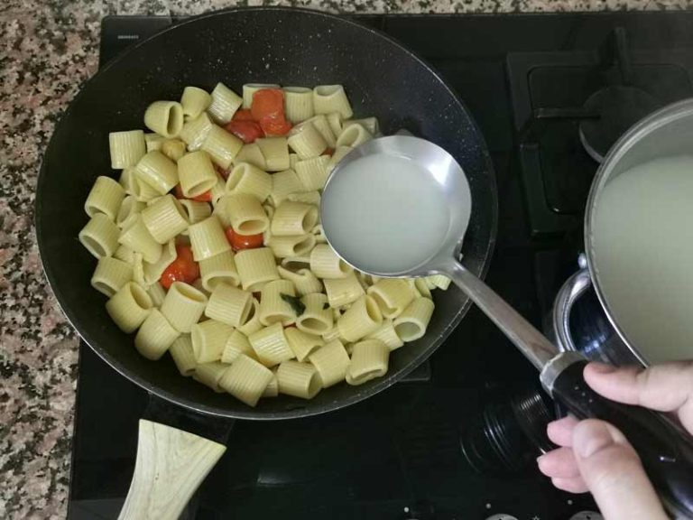 Caldo de la pasta