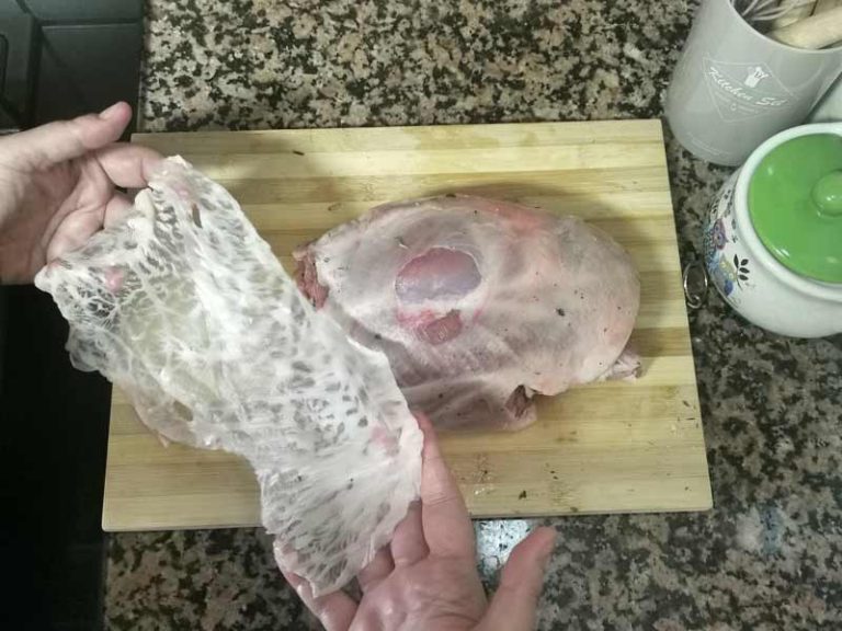 Cubrir cordero con grasa