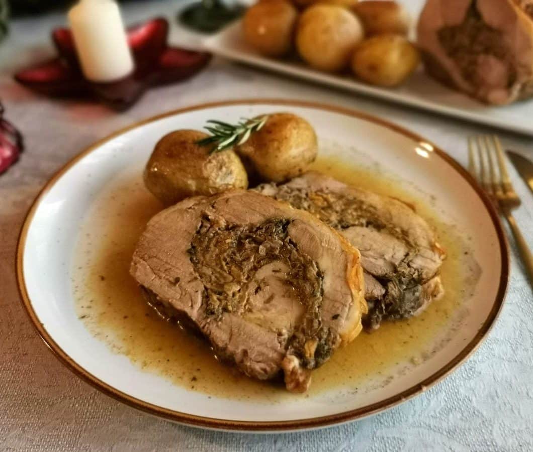 Pierna de cordero rellena de foie y setas
