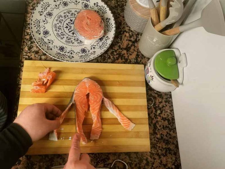 Cortar piel salmon