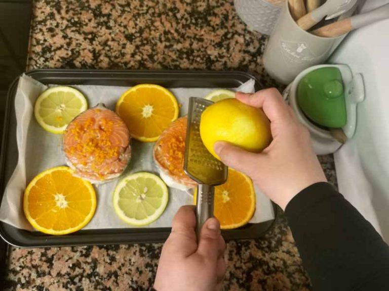 Rallar piel de limon y naranja