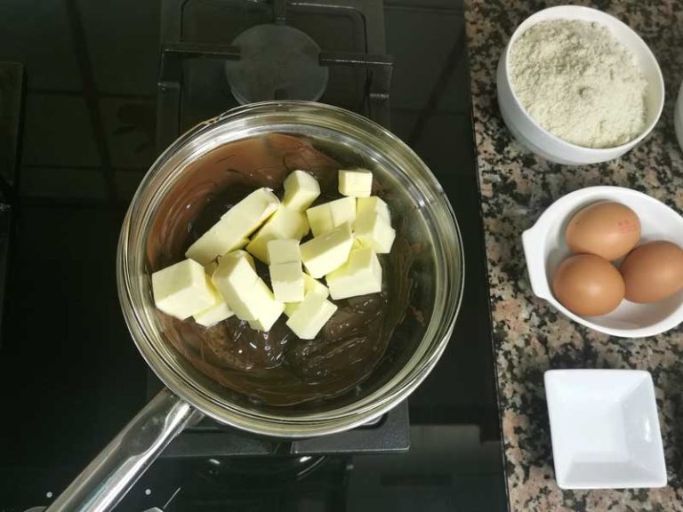 Fundir chocolate con mantequilla
